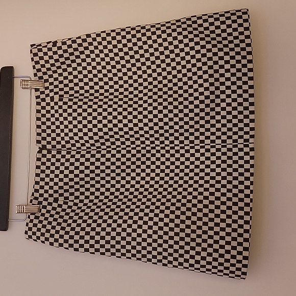 Pencil line pattern Skirt - Picture 2 of 2